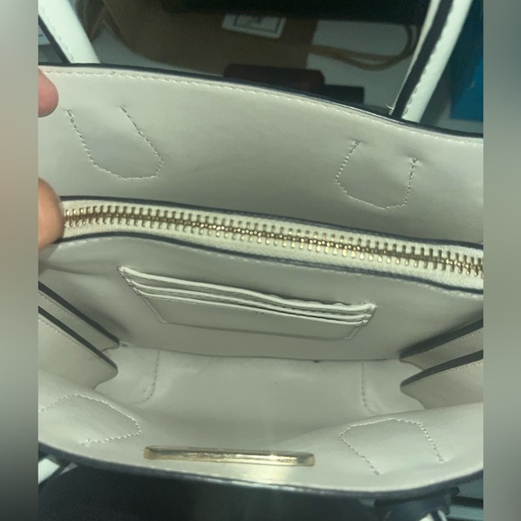 small/medium sized black/white michael kors purse - Picture 4 of 6